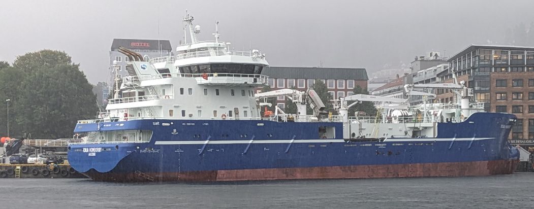 f/1.9 10005/1000000s ISO:81 Bright:3.78 Focal:5.43 scale: 33% d1250e.jpg