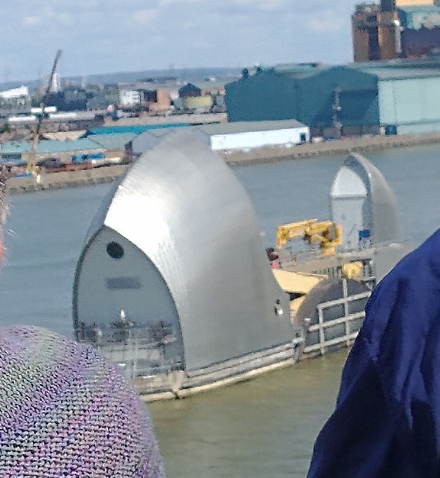 f/1.7 1/304s ISO:100 Bright:1.97 Focal:4.05 scale: 29% d1332b.jpg