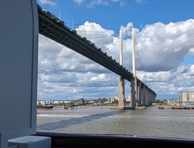 f/2.2 374/1000000s ISO:48 Bright:9.72 Focal:1.835 scale: 27% d1338c.jpg